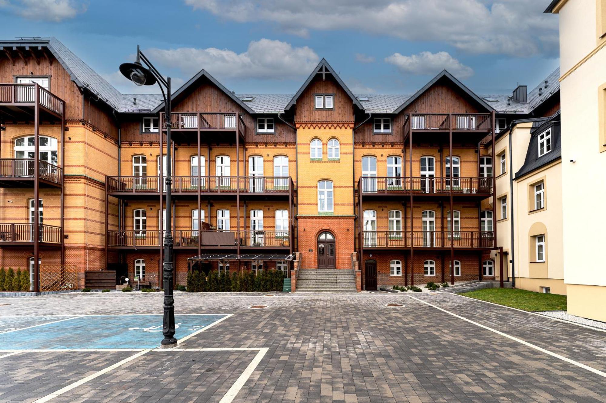 Apartament Inspirujacy - Z Prywatnym Monitorowanym Parkingiem - 4 Osobowy - Space Apart Jelenia Góra Esterno foto